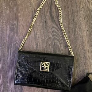 ANINE BING WOMENS BLACK EMBOSSED 100% LEATHER ELLY CLUTCH GOLD CHAIN